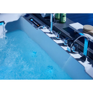 Baignoire balnéo avec panneau de contrôle tactile  et port USB