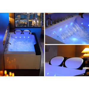 Superbe baignoire balneo avec cascade latérale éclairée par LED