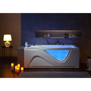 Baignoire avec hublot equipée de la chromothérapie d-Féroé