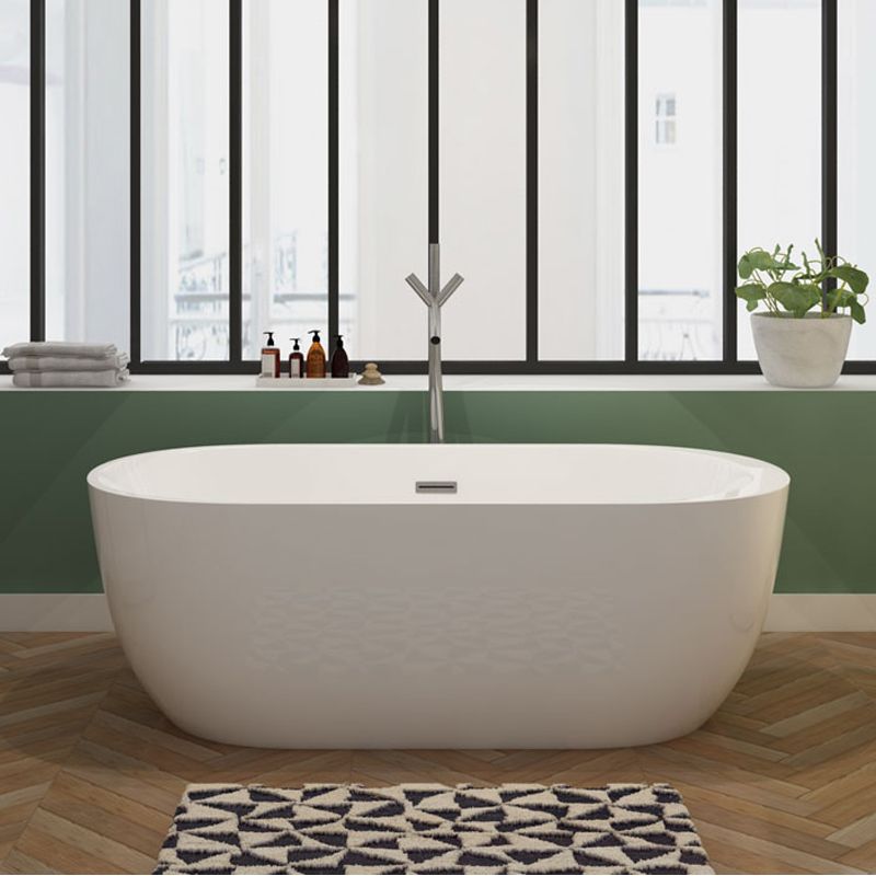 ovale baignoire dans salle de bains avec moderne gris des murs, les plantes  sur marbre sol dans lumière du soleil de fenêtre pour luxe intérieur  Contexte. ai généré 23463743 Photo de stock