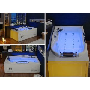 Belle baignoire rectangulaire blanche avec jets D-FIDJI