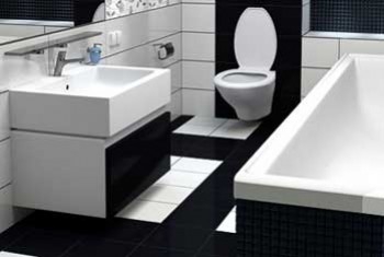 « Le noir et blanc : la nouvelle combinaison gagnante dans ma salle de bains »