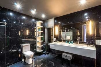 Carrelage mural : 3 idées pour une salle de bains élégante