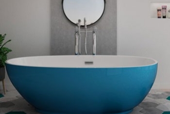 La baignoire îlot haute en couleur