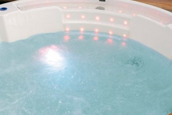 La baignoire balnéo chez vous 