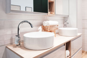 Comment faire paraître plus grande une petite salle de bain ?