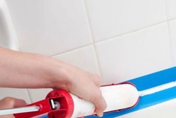 Comment changer un joint de la salle de bains ?