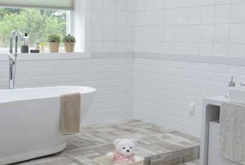 Les revêtements de sol et de mur pour une salle de bain personnalisée