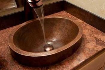 Une salle de bains cuivrée à essayer ! 